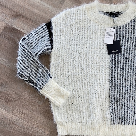 Bobeau Women’s Eyelash White Colorblock Pullover Sweater Size Medium NWT - Picture 3 of 10